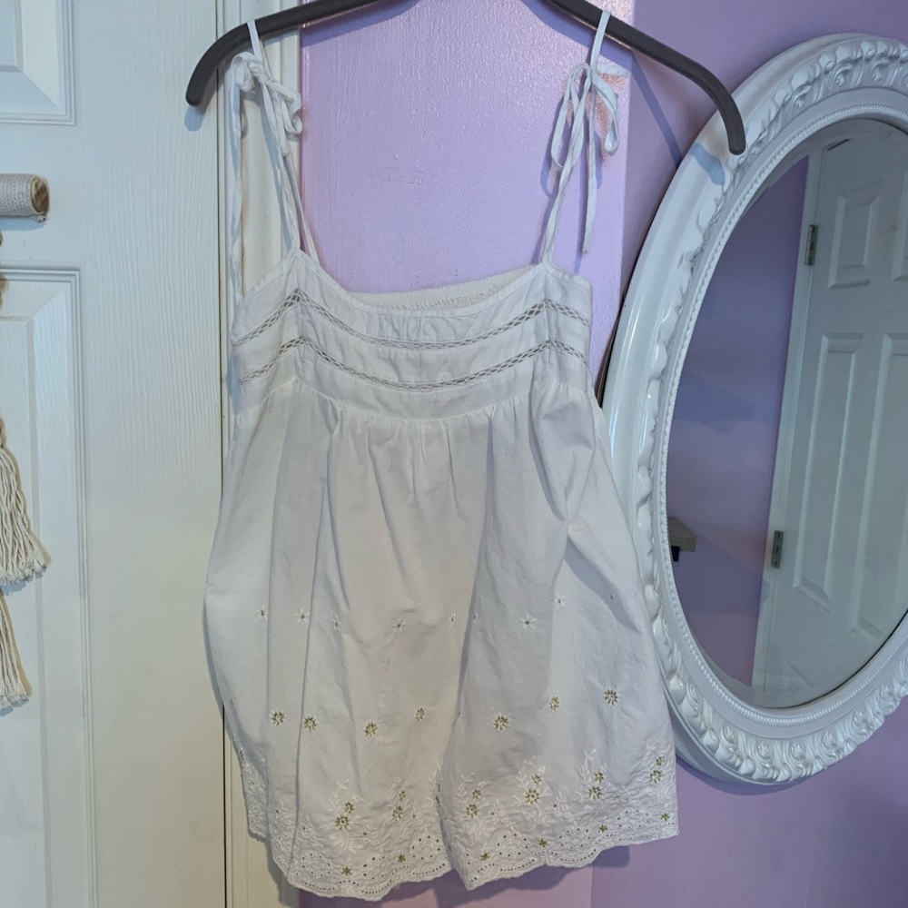 White embroidered gap top- Size XS
